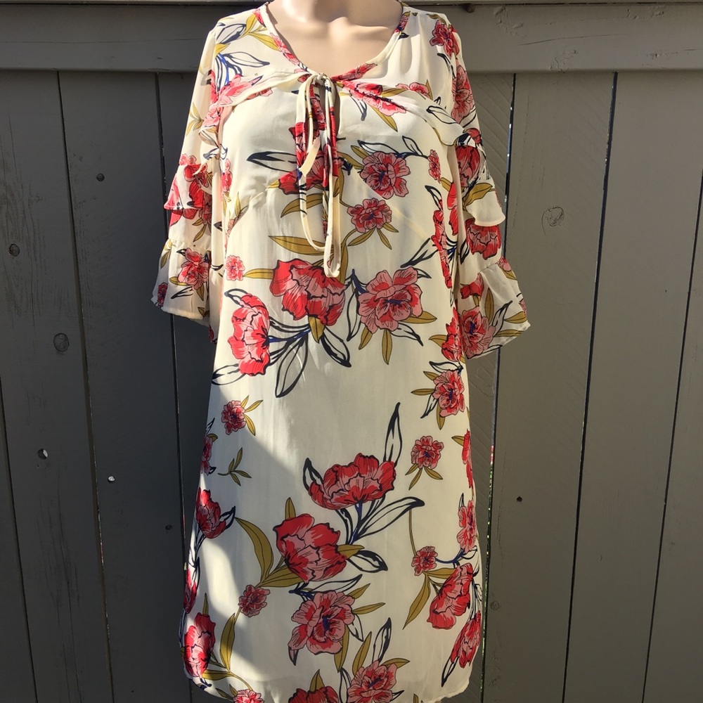 Azel Hazel size large Floral Flow Dress